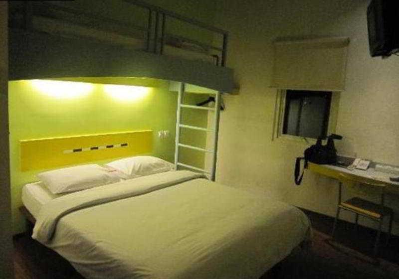 Ibis Budget Jakarta Menteng Jacarta Exterior foto