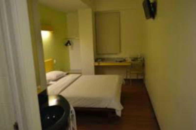 Ibis Budget Jakarta Menteng Jacarta Exterior foto
