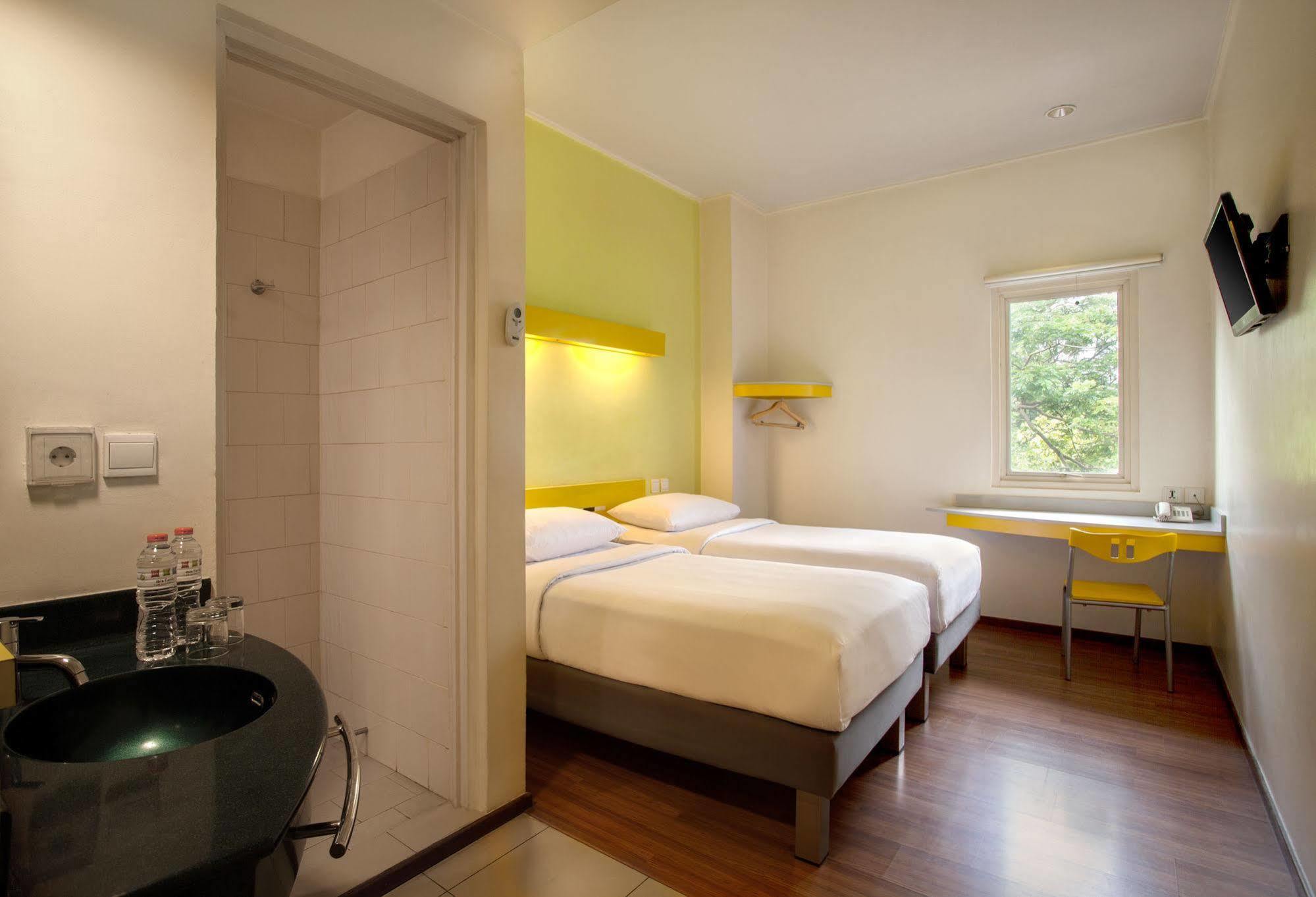 Ibis Budget Jakarta Menteng Jacarta Exterior foto