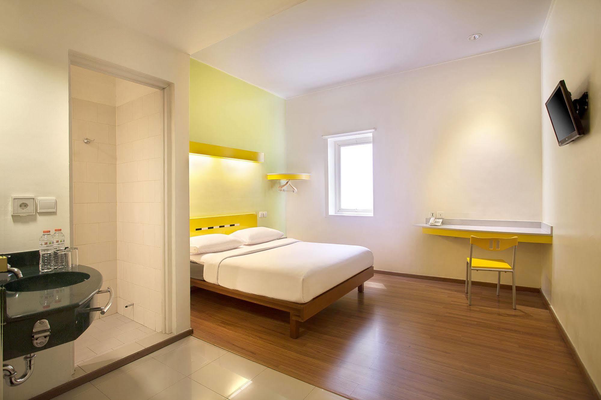 Ibis Budget Jakarta Menteng Jacarta Exterior foto