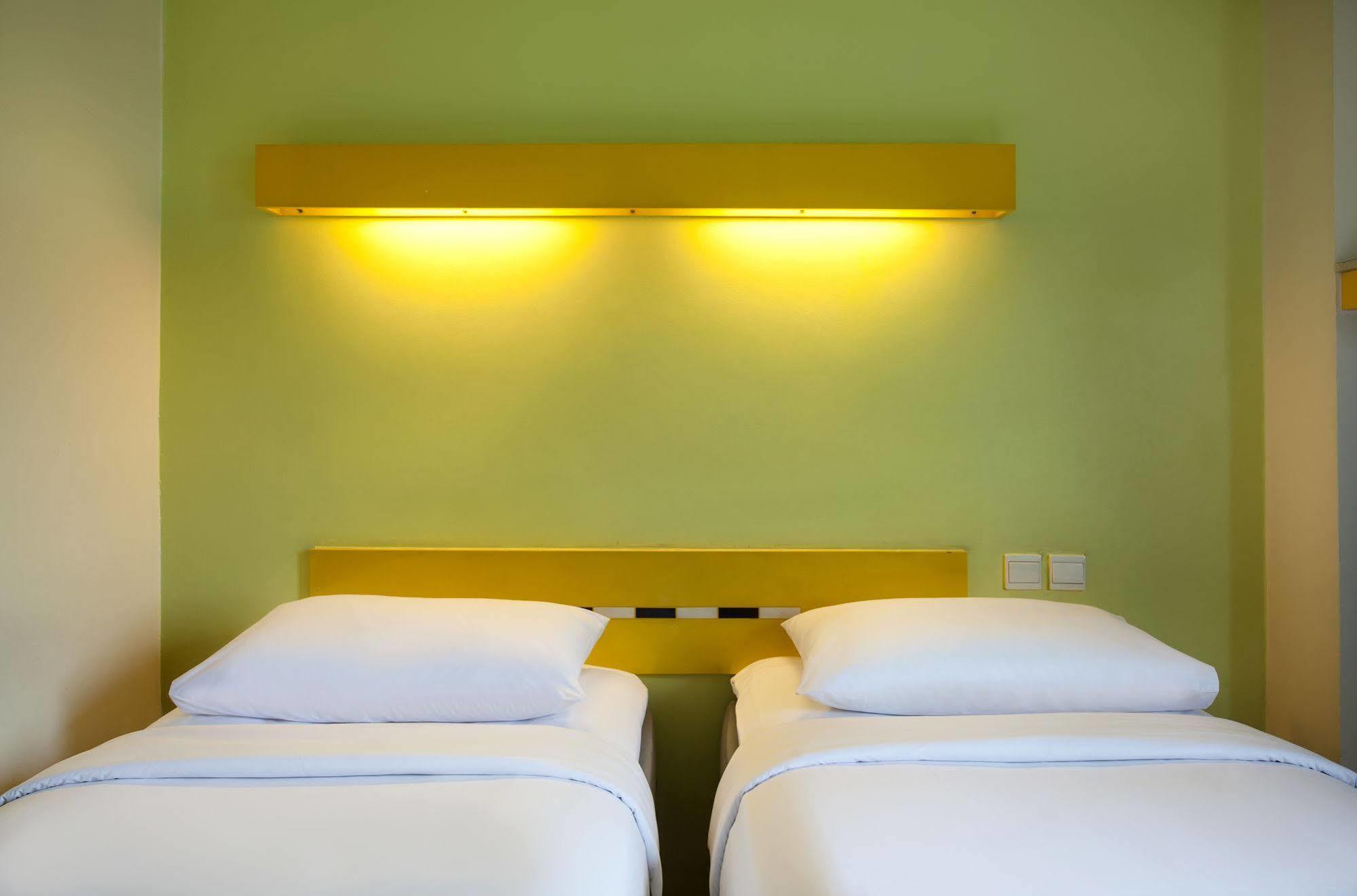 Ibis Budget Jakarta Menteng Jacarta Exterior foto