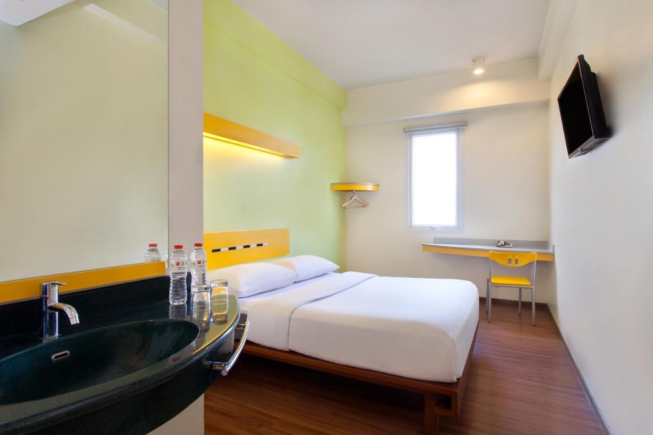 Ibis Budget Jakarta Menteng Jacarta Exterior foto